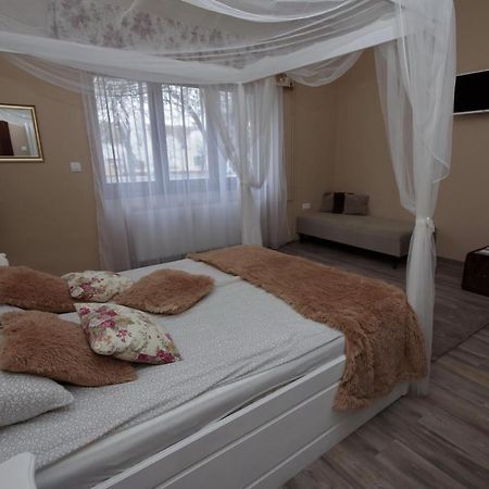 Villa Rusztika ยูลา ภายนอก รูปภาพ