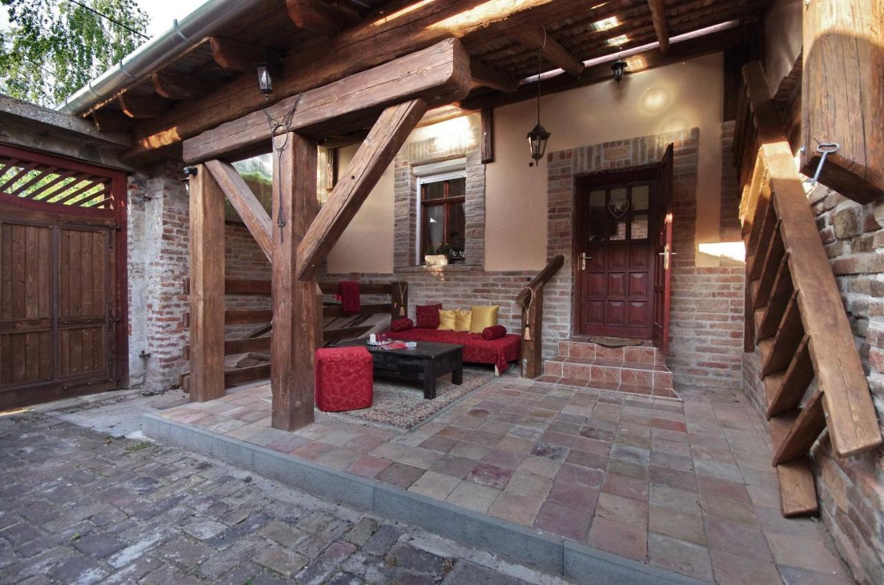 Villa Rusztika ยูลา ภายนอก รูปภาพ
