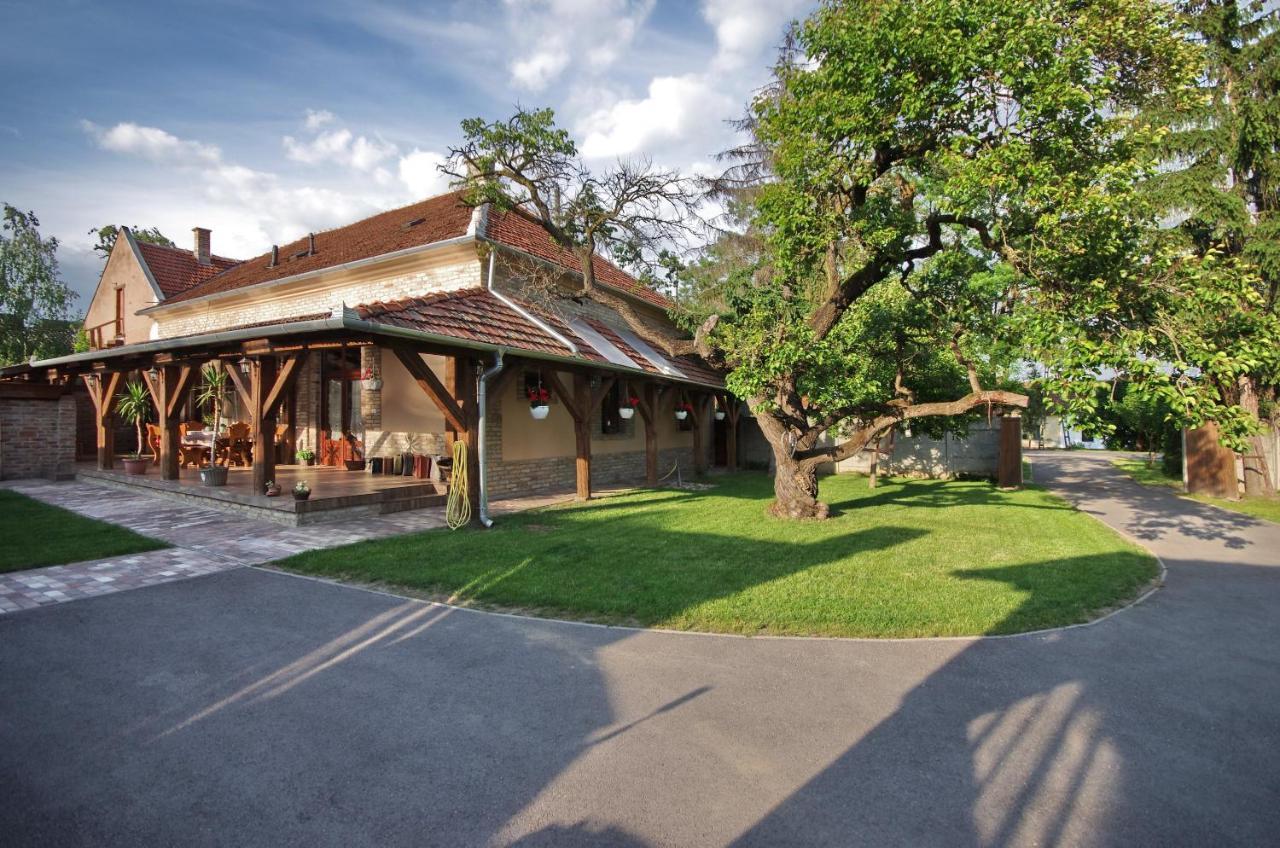 Villa Rusztika ยูลา ภายนอก รูปภาพ