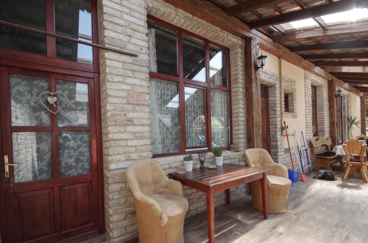 Villa Rusztika ยูลา ภายนอก รูปภาพ