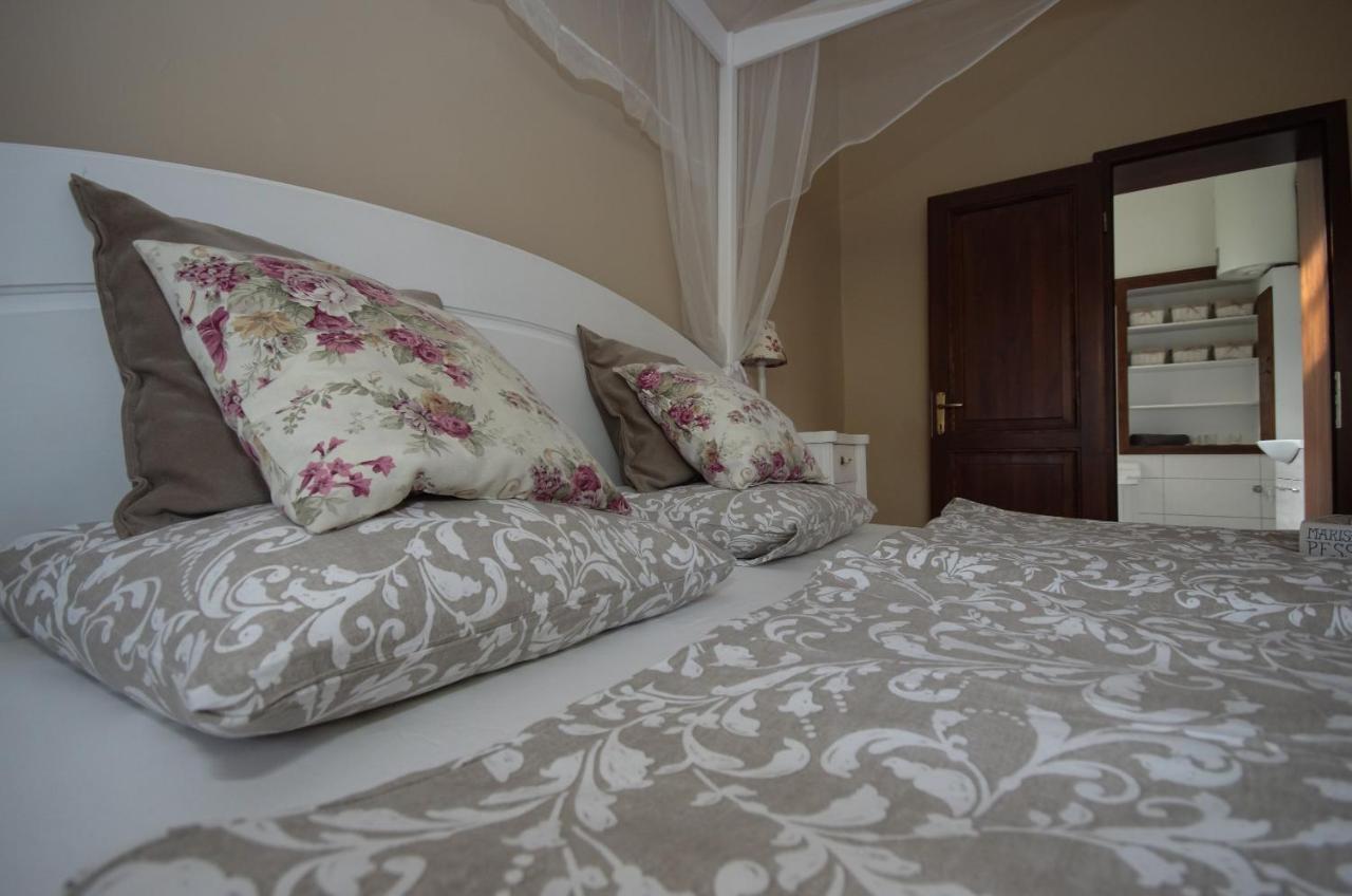 Villa Rusztika ยูลา ภายนอก รูปภาพ