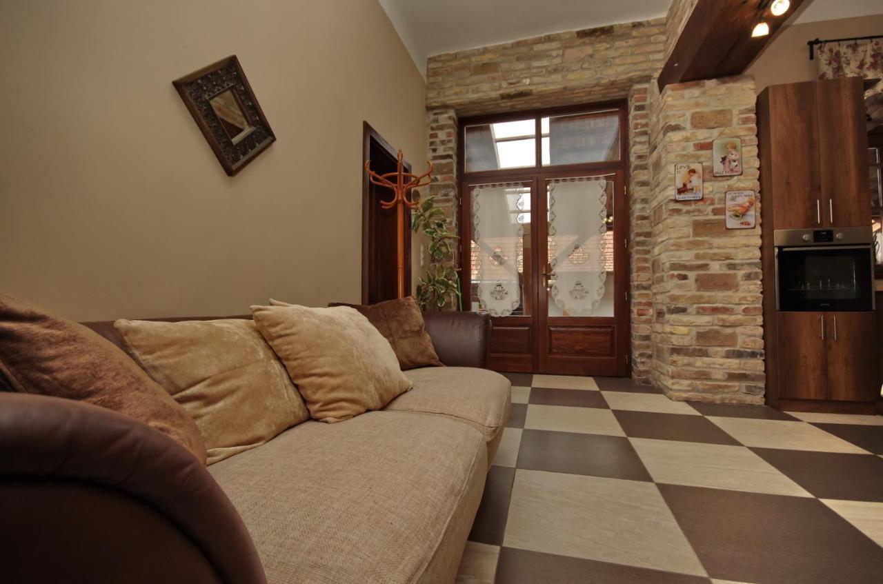 Villa Rusztika ยูลา ภายนอก รูปภาพ