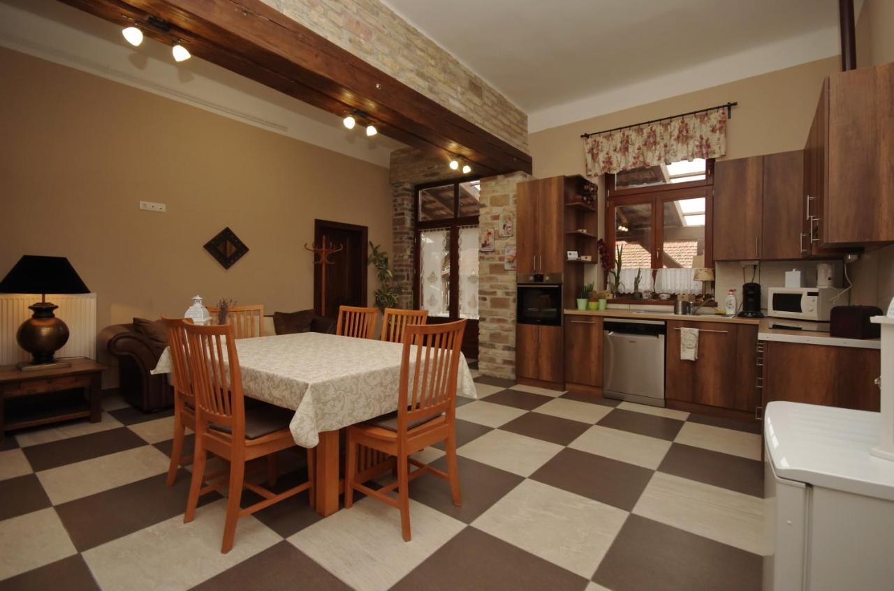 Villa Rusztika ยูลา ภายนอก รูปภาพ